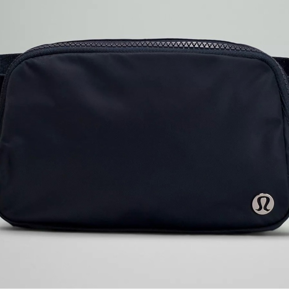 NEW WITH TAGS - Lululemon Everywhere Belt Bag- True Navy